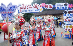 沸腾了！凤凰山江“四月八”跳花节万人狂欢盛装举行，带你直击现场盛况！