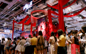 满台飞红不知数，《以闪亮之名》国风展台燃爆BW2026！